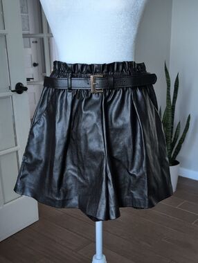 Nwot Zare Black Faux Leather Paperbag Waist Shorts Medium